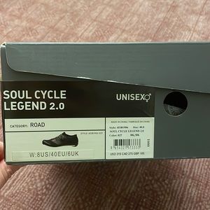 Legend 2.0 Cycling Shoes Soulcycle and Pearl Izumi. Size 40 EUR 7 or 8 USA. NIB
